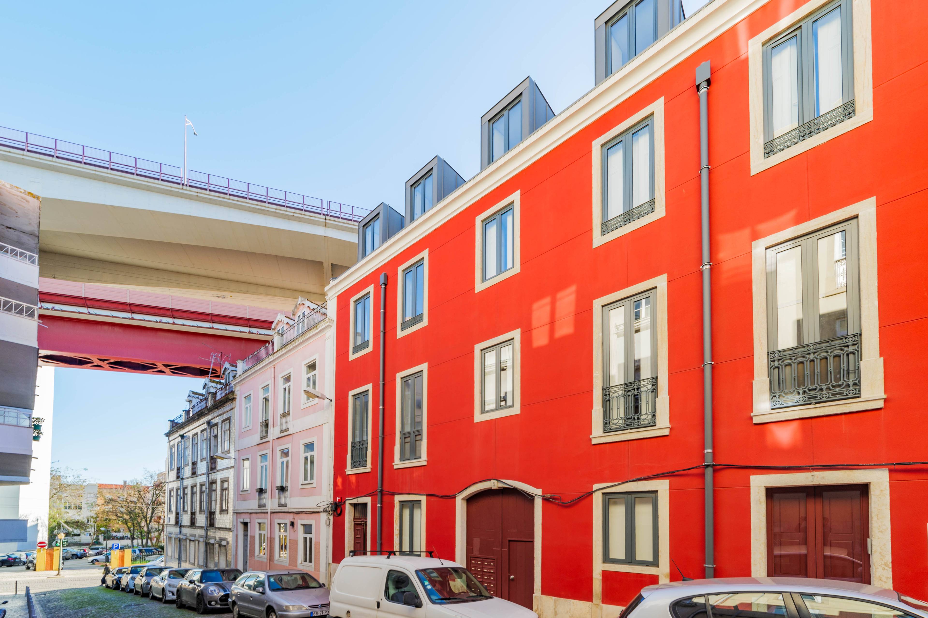 Charming Apartment with a Striking Red Facade – Your New Home Awaits!