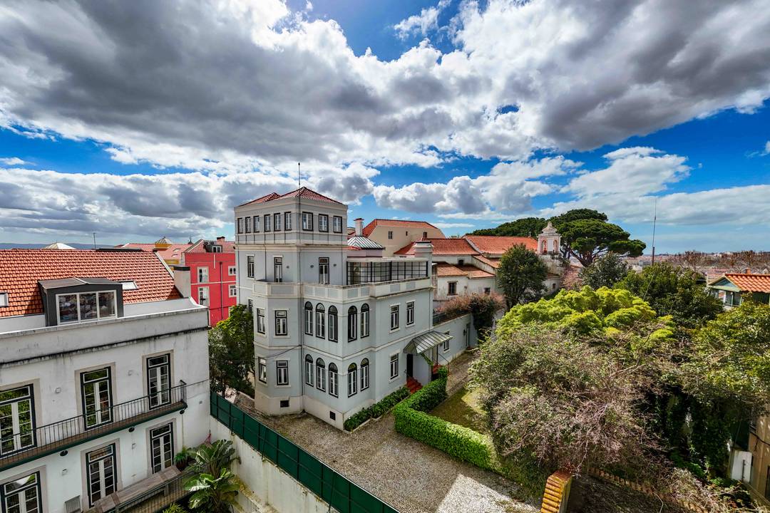 Luxury Historic Villa | Private Garden | Parking | 360 City Views |