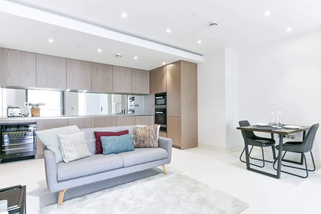 Two-Bedroom Luxury Apartment | Five-Star Amenities | Prime City Riverside Location, EC3R
