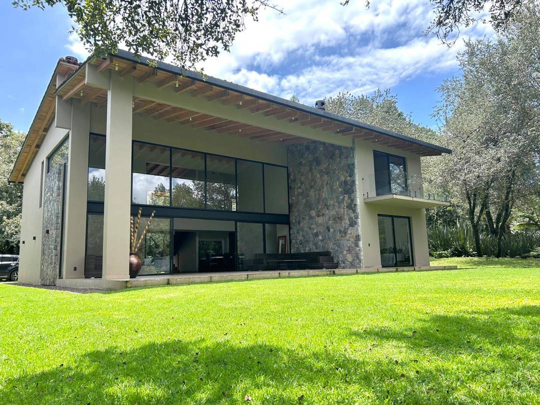 BEAUTIFUL HOME IN VALLE SANTANA, VALLE DE BRAVO, STATE OF MEXICO