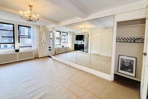 Old New York Studio/1 Bath Co-Op in Sutton Place