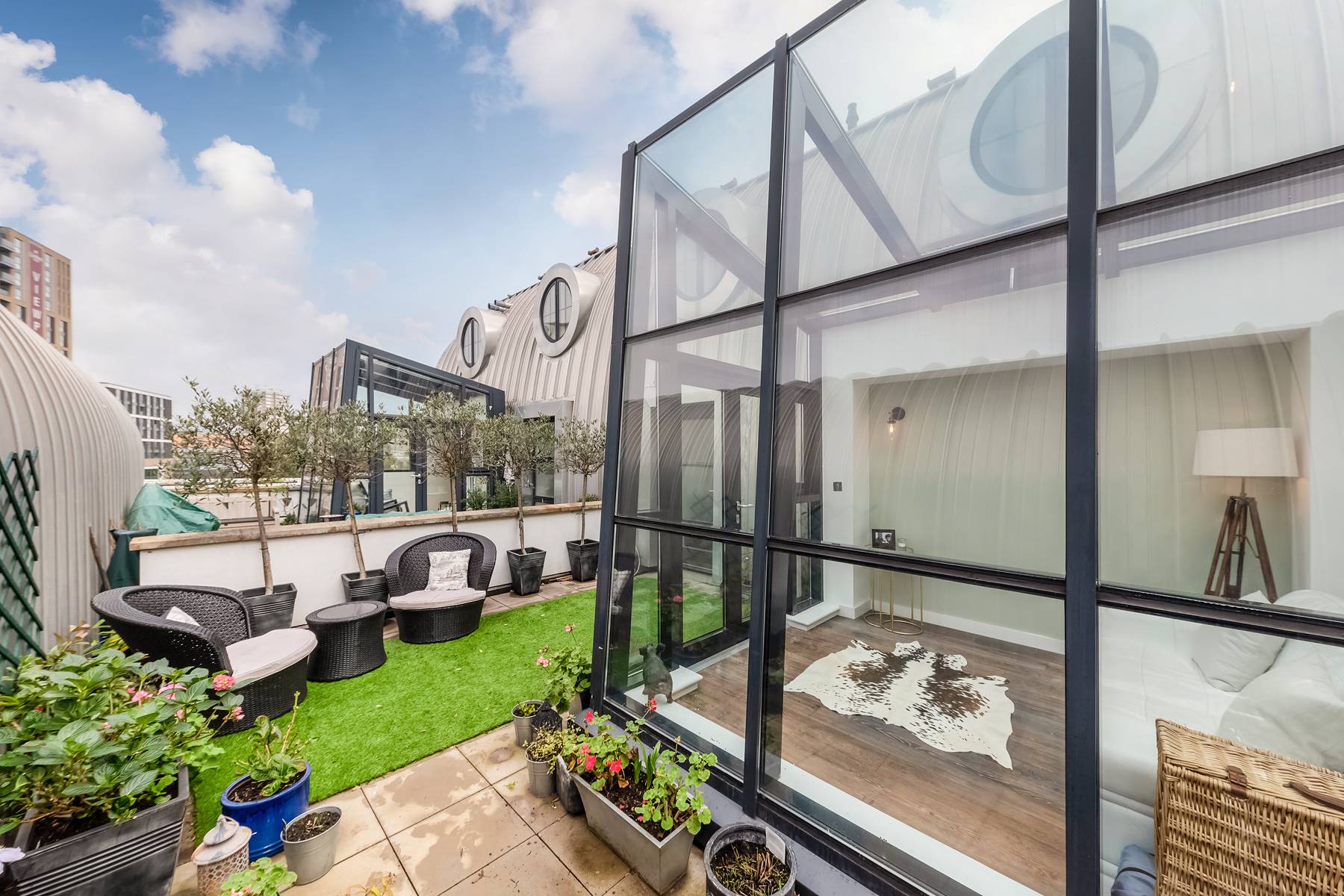 Spacious Two Bedrooms Apartment in Candlemakers Apt, SW11, York Road, Battersea, London, UK