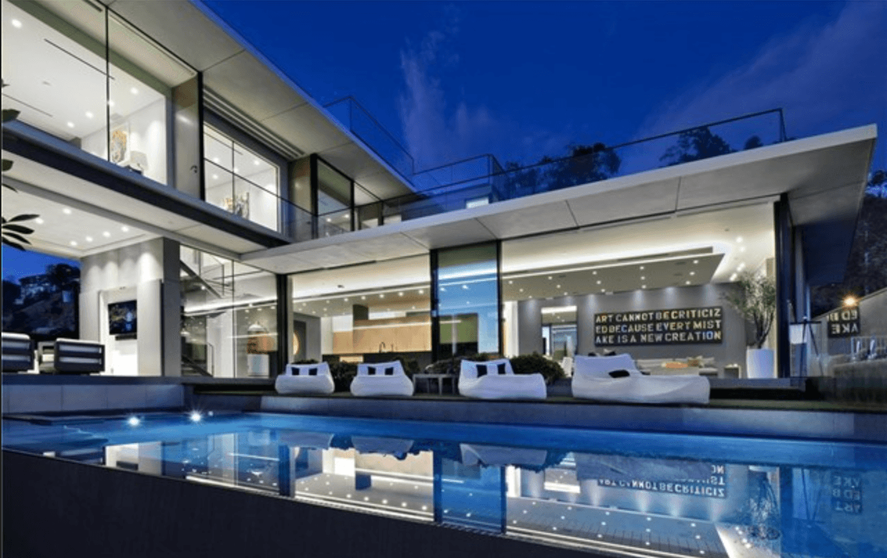 BUZZING RETREAT IN THE HILLS