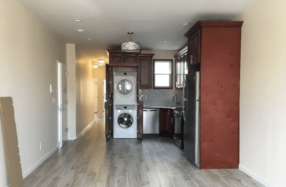 Astoria: Top Floor 3 Bed 2 Bath with Washer/Dryer in Unit