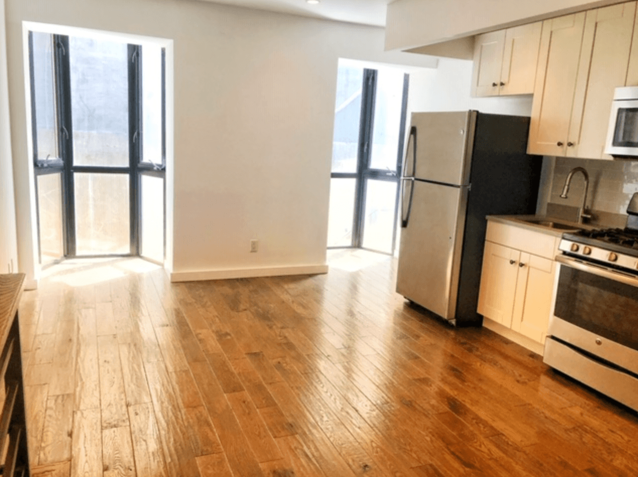 No Fee - Spacious 2 Bedroom Duplex w/ Common RoofDeck in Bed Stuy, Brooklyn