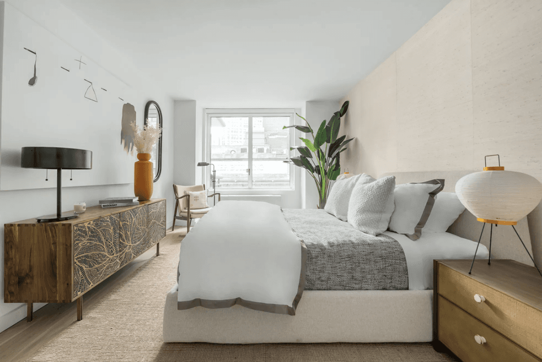 Large 2 bed/ 2 bath Apt in Midtown with Balcony
