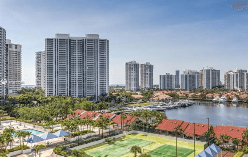 Tastefully Furnished 3 Bedroom 2 Bathroom in Aventura - Miami