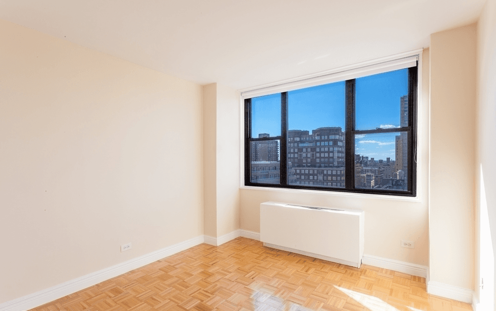 NO FEE Spacious 1 bed/1 bath Apartment in Yorkville in Amenity Filled Luxury Building