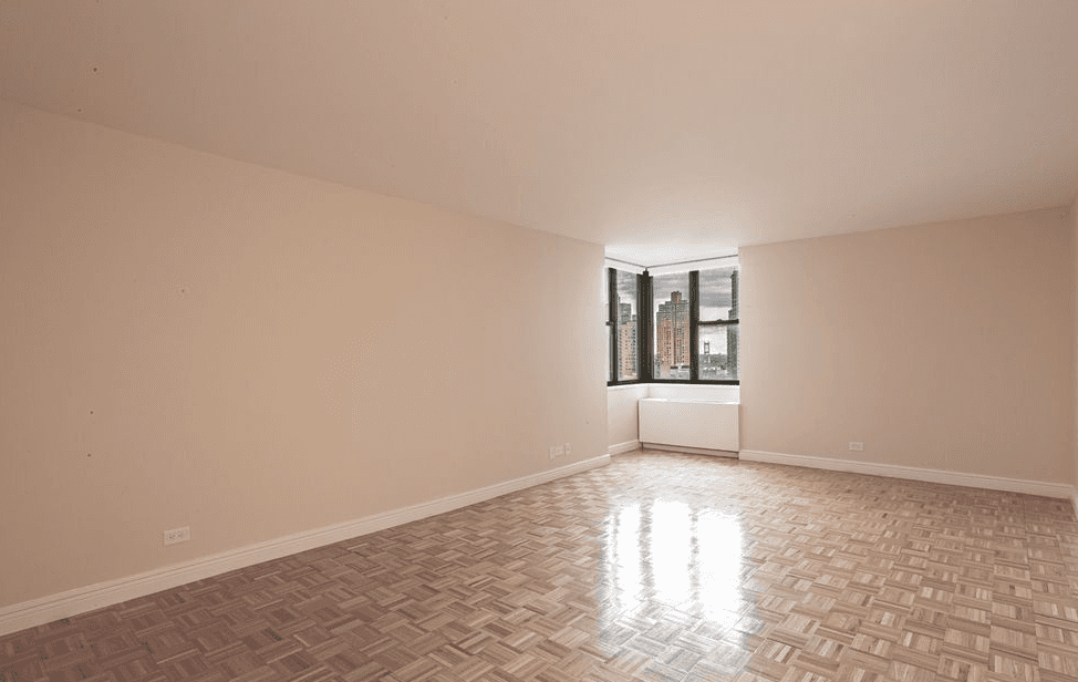 NO FEE Stylish Studio in Yorkville/ Swimmimg pool, Gym