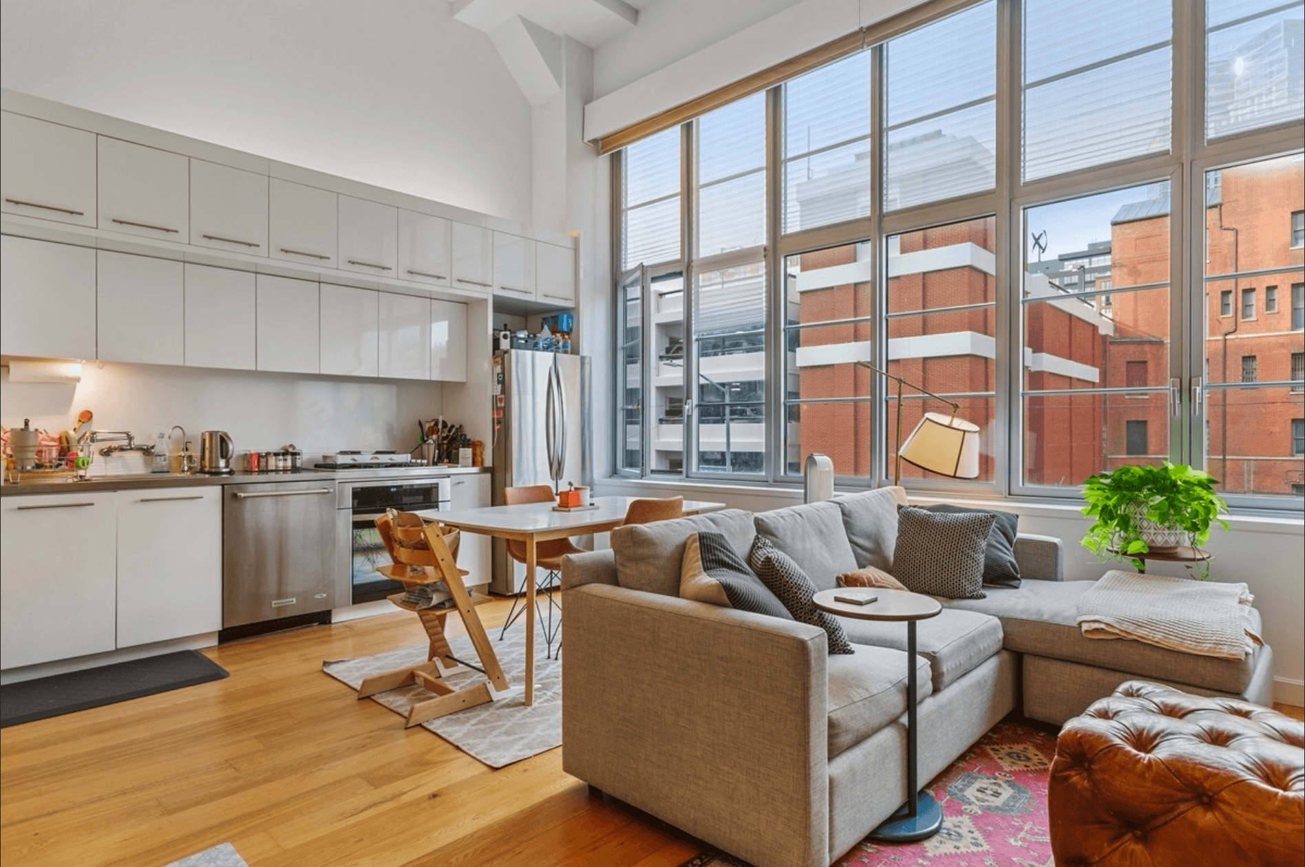 Arris Lofts - Bright One Bedroom + Home Office Loft
