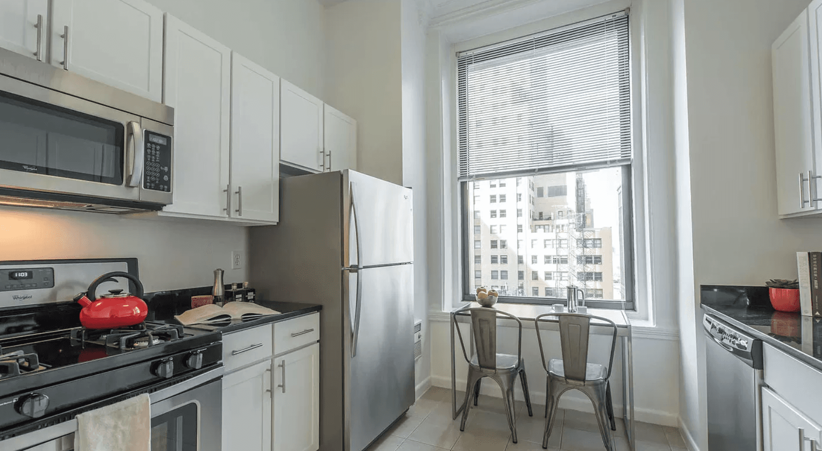 2 Bedroom 2 Bathroom Apartment in Luxury Financial District building