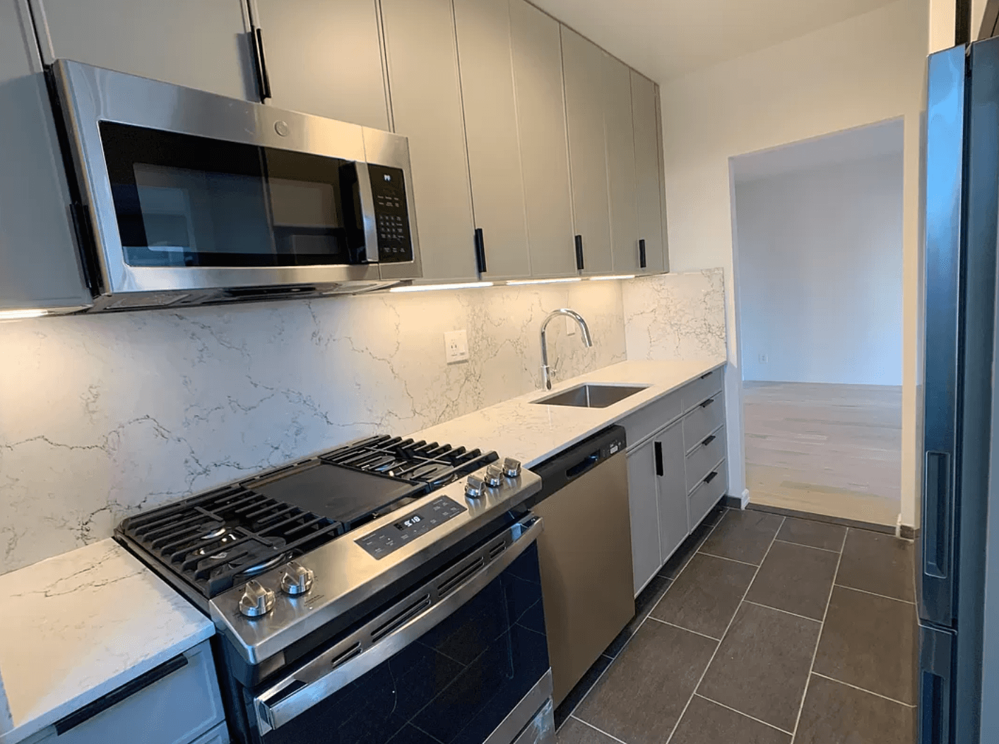 One Bedroom Apartment in Luxury Upper East Side Building