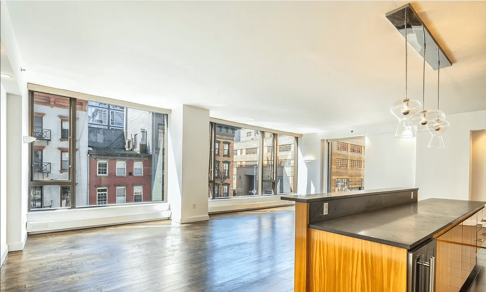Huge Windowed West Soho 3 Bedroom 3 Bathroom