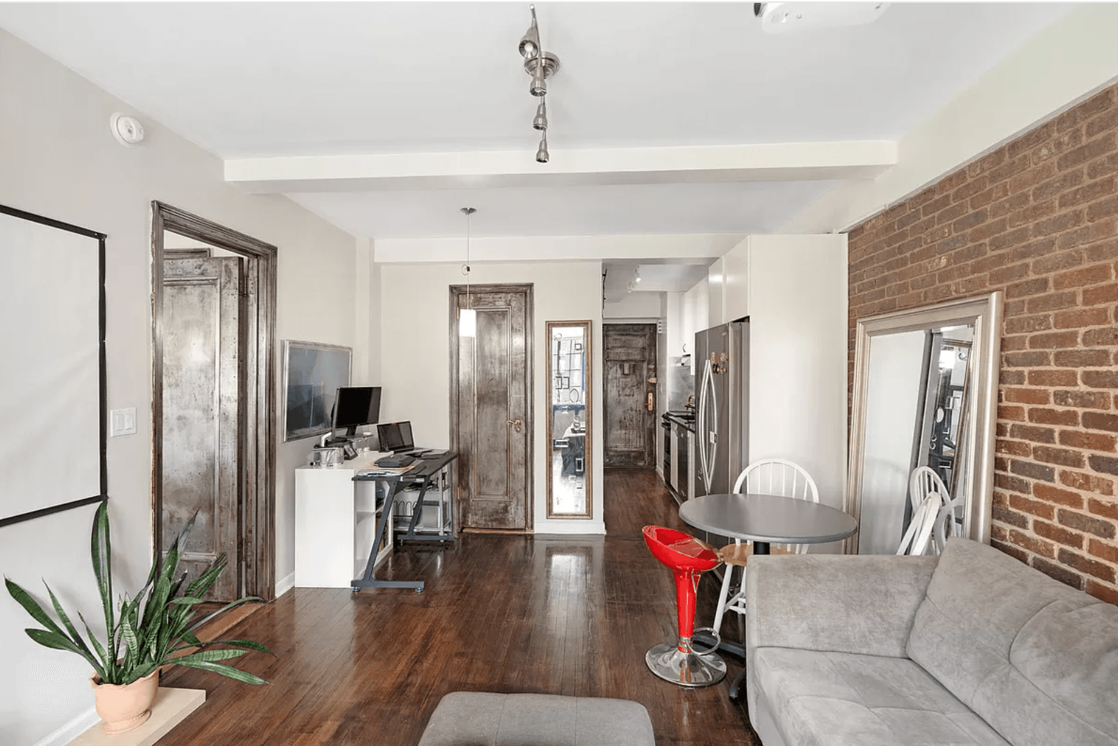 Charming Pre-War One Bedroom Apartment in Murray Hill