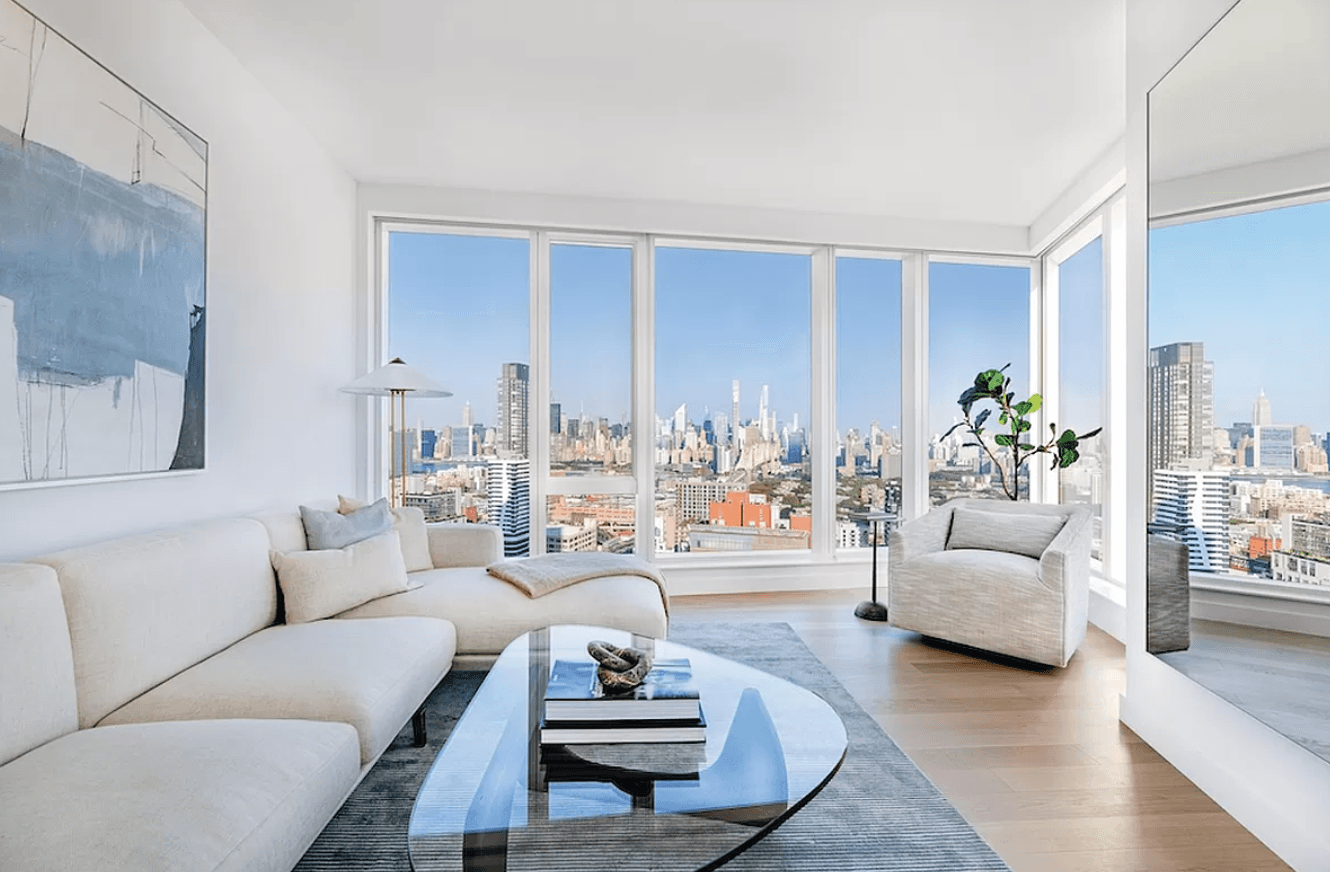 MANSION IN THE SKY, ENJOY MAGNIFICENT NYC VIEWS FROM THIS LUXURY 2BR/2BA  LONG ISLAND CITY BUILDING