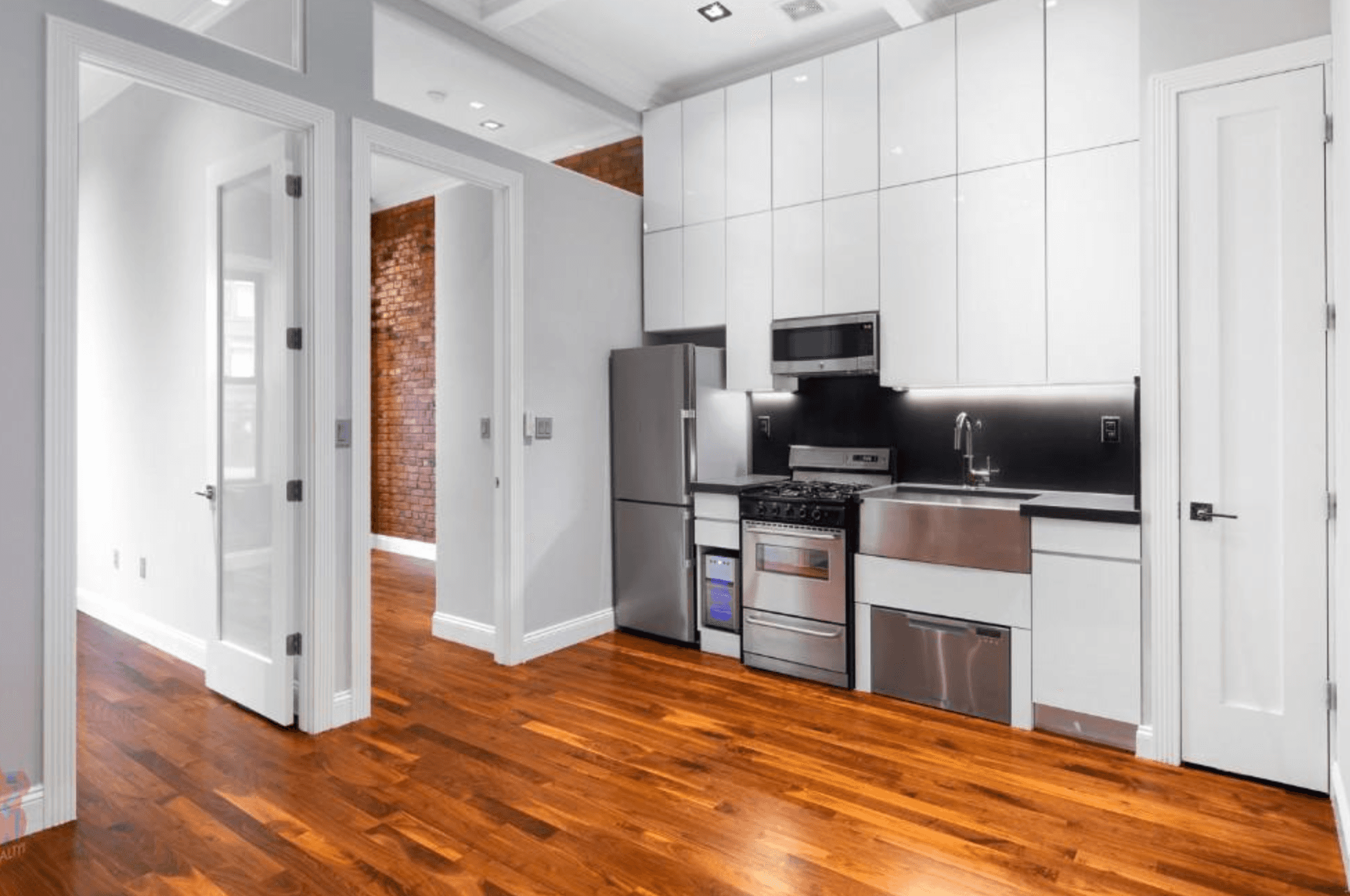 EXPOSED BRICK 2 BR/1 BA IN WEST VILLAGE