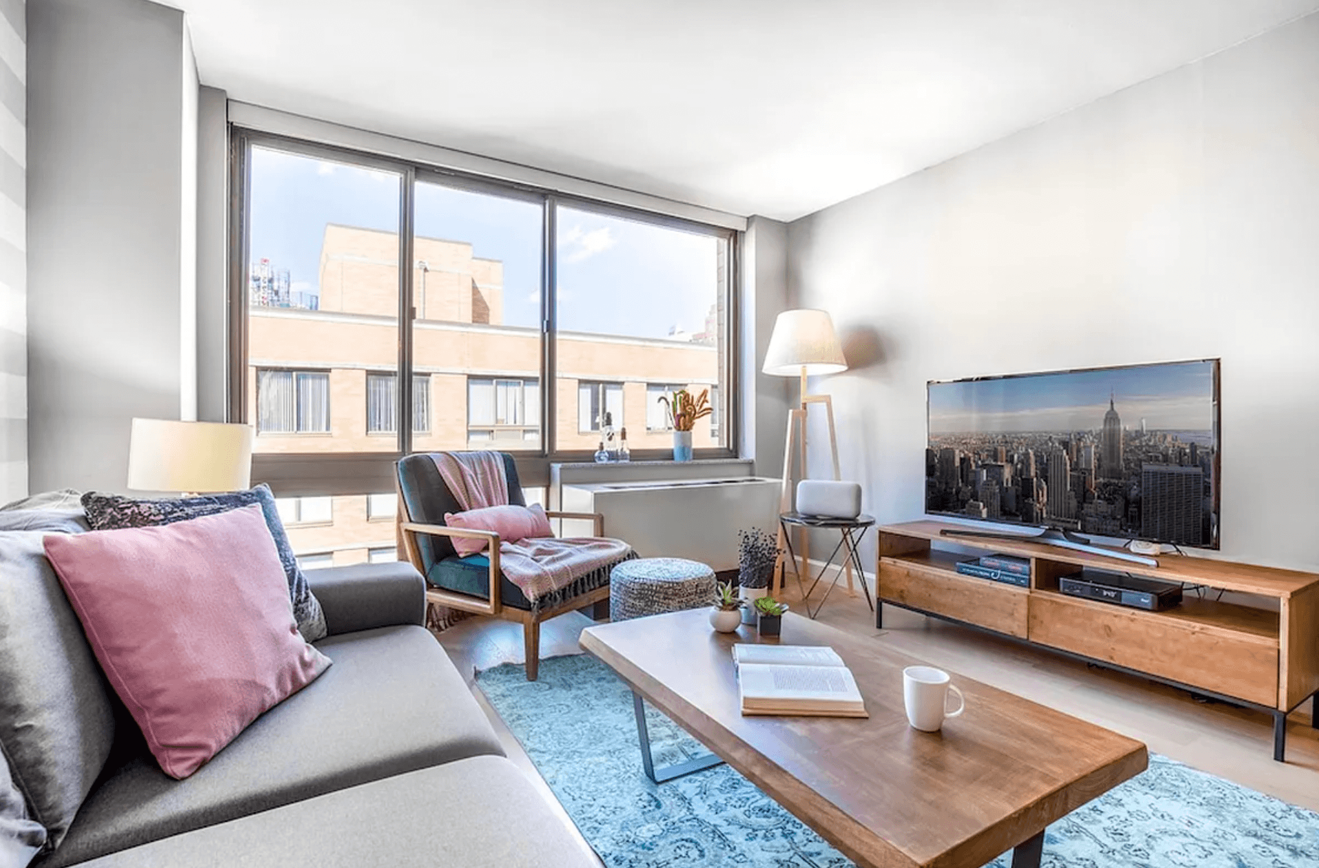 SUN-FILLED 1.5 BED 2 BATH IN PRIME CHELSEA | WASHER/DRYER | DOORMAN BLDG