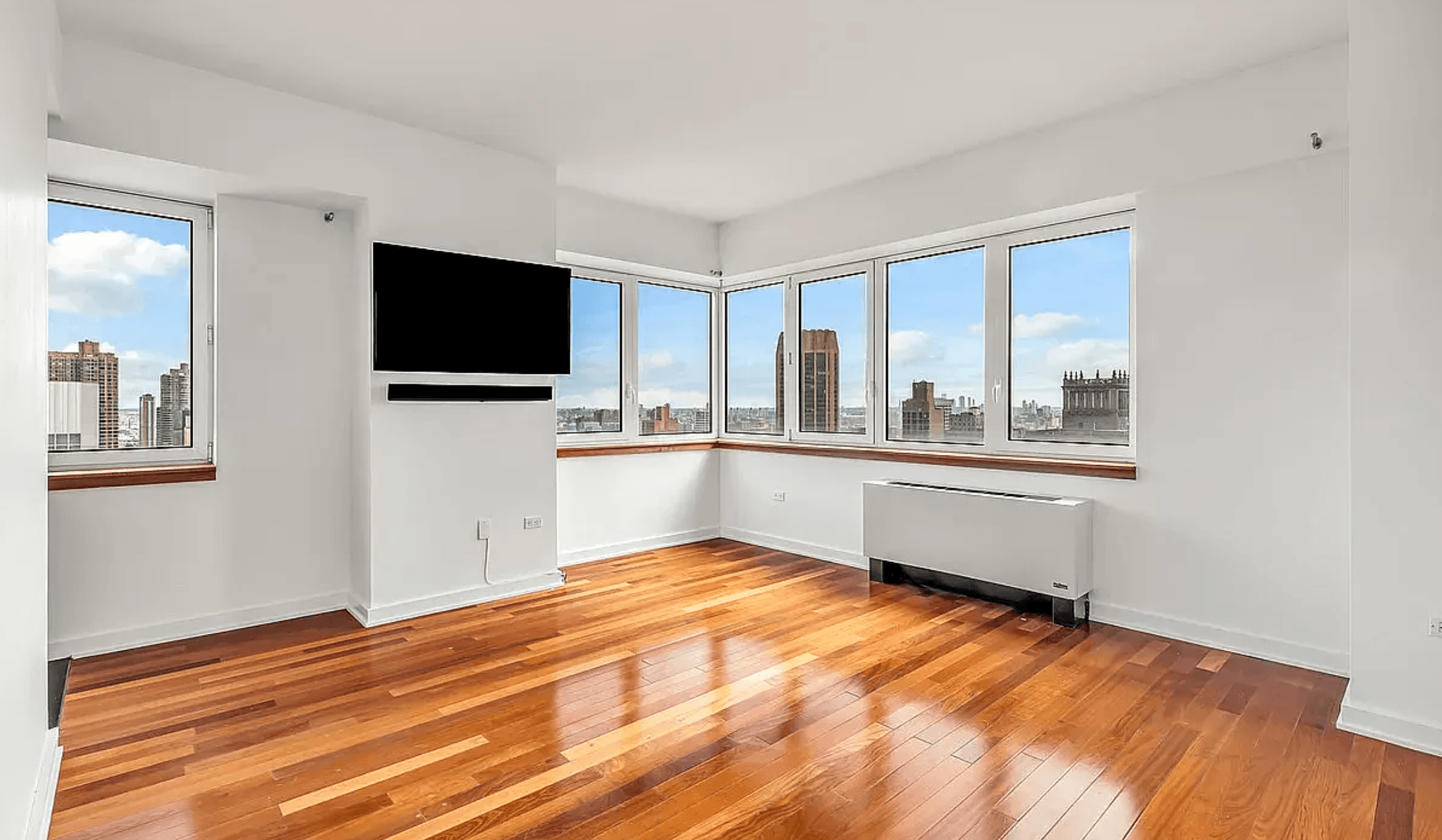 Corner Studio Unit with Open City Views of Empire State Building and the River