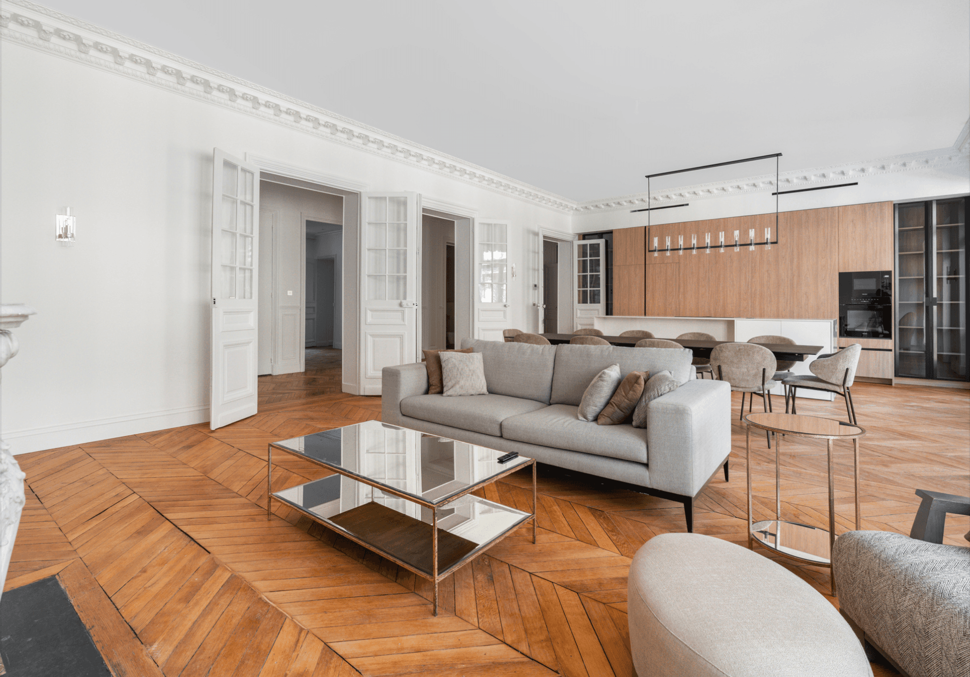 Experience Parisian Luxury: Exquisite 190m² Haussmannian Gem In the 8th Arrondissement Awaits You!