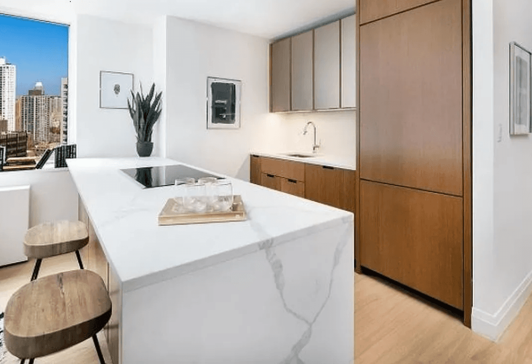 2 Beds/1 Bath in Luxury Amenity Filled Sutton Place Building/W/D in Unit