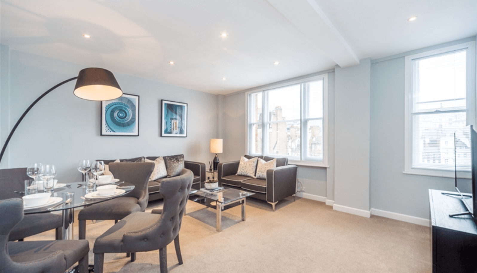 Spacious 2 Bedroom Apartment In The Perfect Location