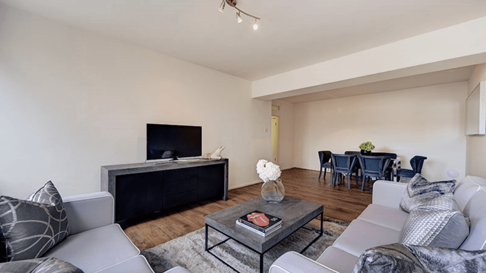 Bright two bedroom two bathroom apartment Westminster