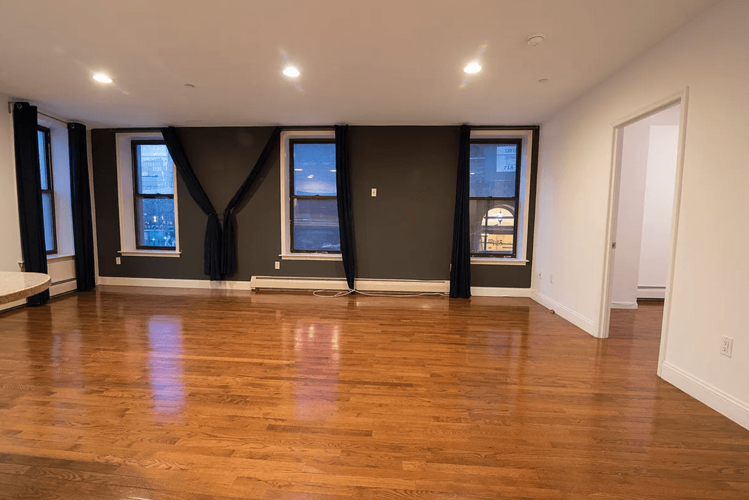 Spacious Fidi One Bedroom Apartment