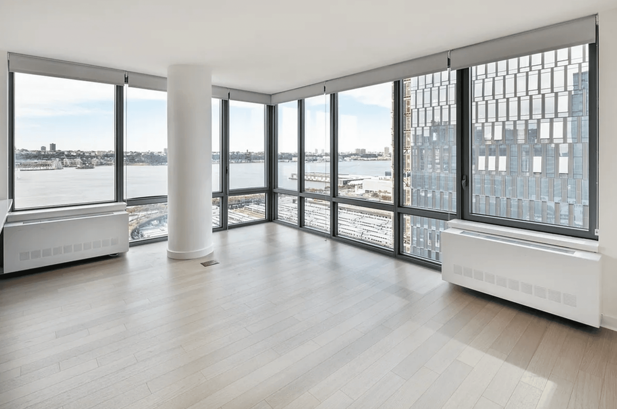 Luxurious High-Floor Corner 2 Bedroom Apartment