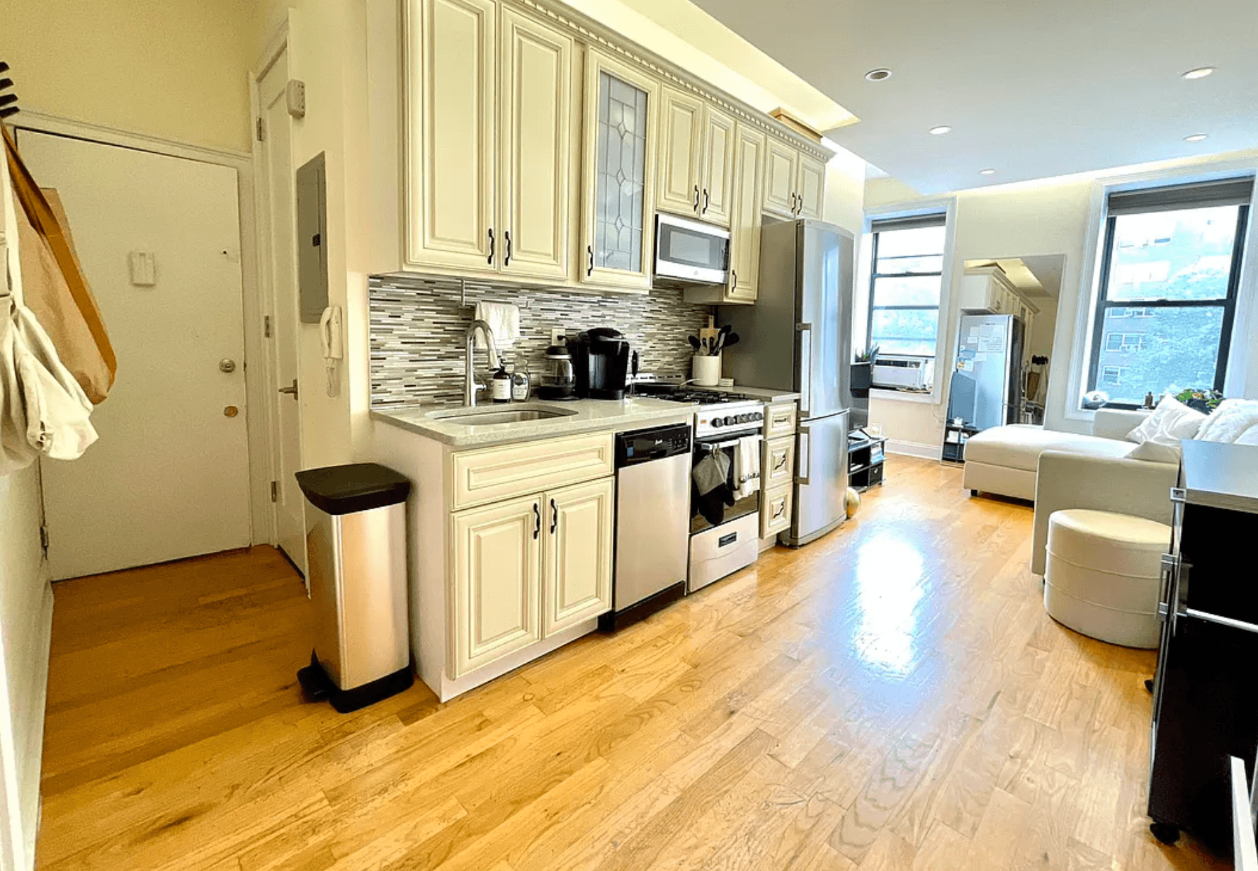 NO FEE SOUTH-FACING 2BED/1BATH IN EAST VILLAGE