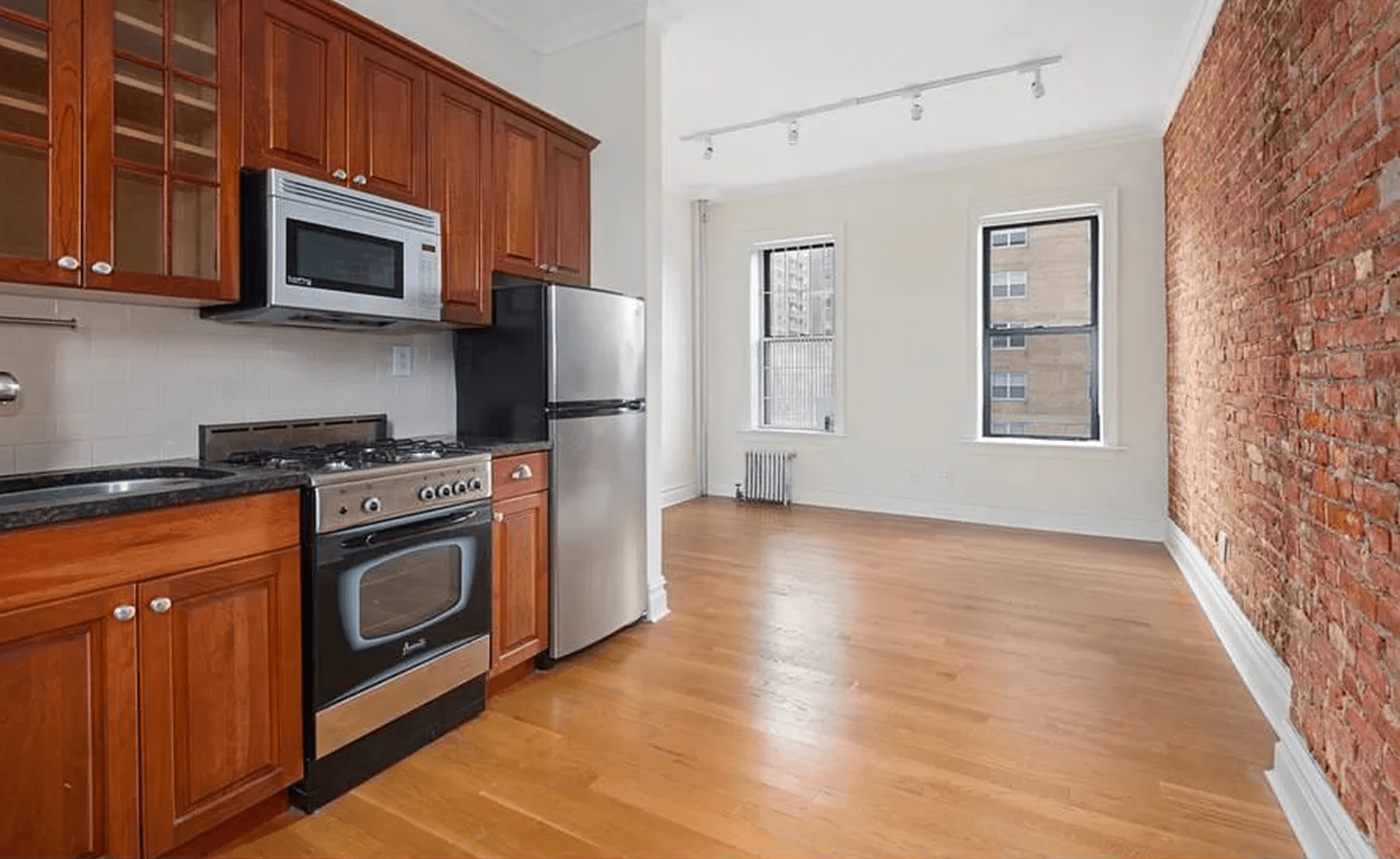 NO FEE EXPANSIVE 2BED/1BATH IN EAST VILLAGE