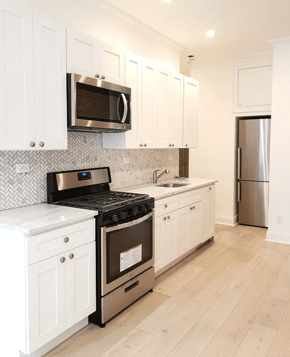 NO FEE - RENOVATED KING-SIZED 1 BEDROOM IN PRIME EAST VILLAGE