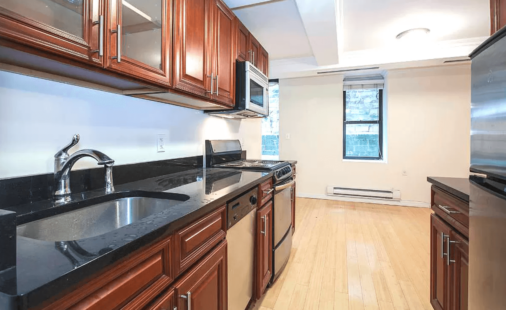 NO FEE - 1 BED WITH MASSIVE PRIVATE BACKYARD IN EAST VILLAGE