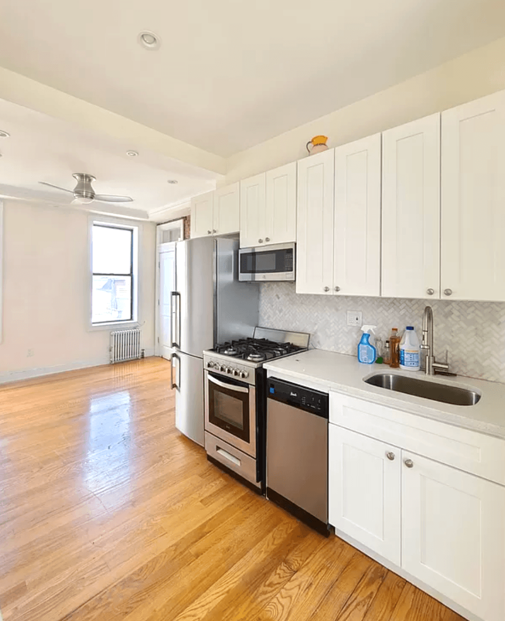 NO FEE - RENOVATED LUXURY 2 BEDROOM IN EAST VILLAGE