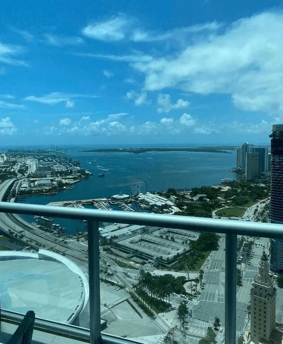 Miami Waterfront Home at the Heart of Downtown| 2 Bedroom 2 Bathroom |