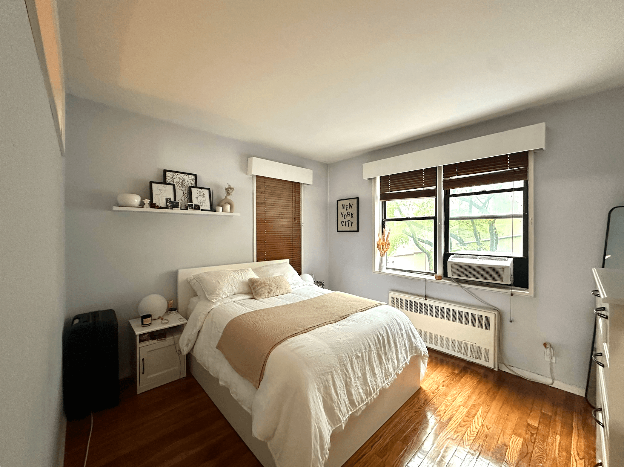 Lagre and Sunny 2BR Corner Apt in Kips Bay