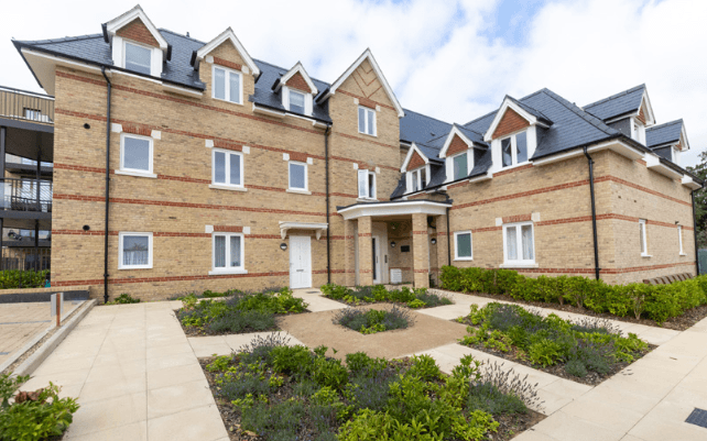 Luxurious 2 Bedroom Apartment in Trent Park with Panoramic Views