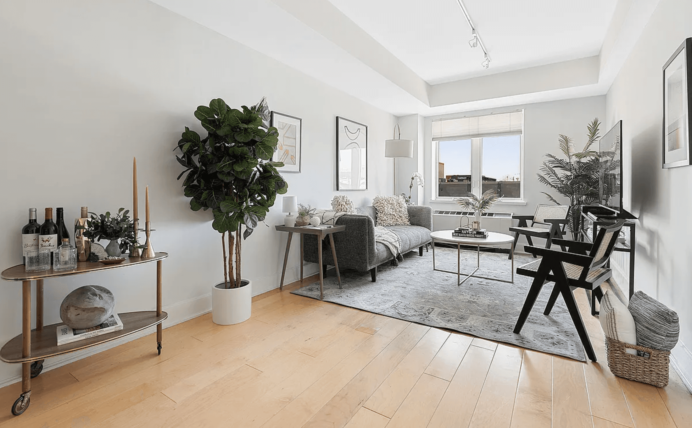 Bright One Bedroom Apartment