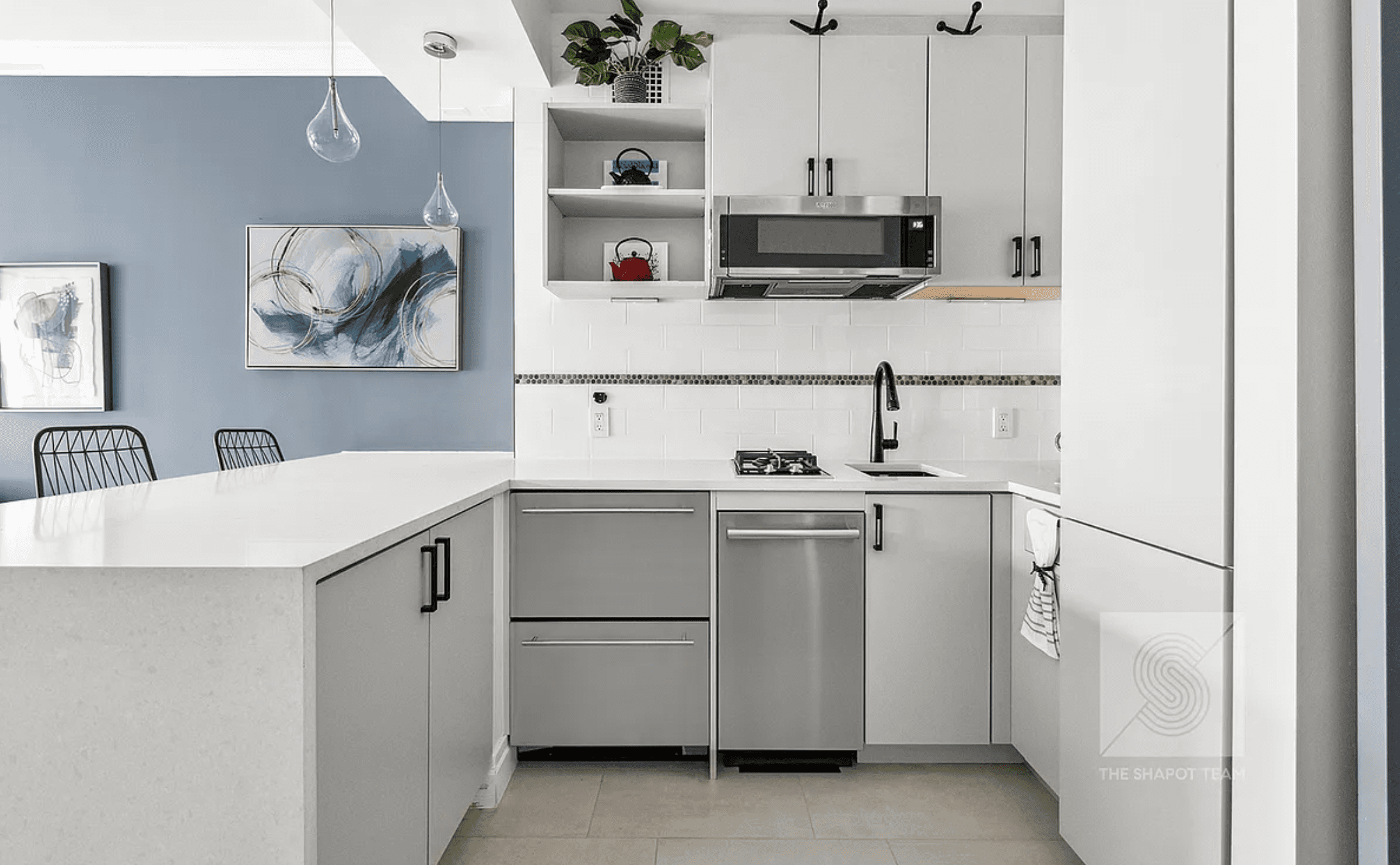 Bright Studio Apartment