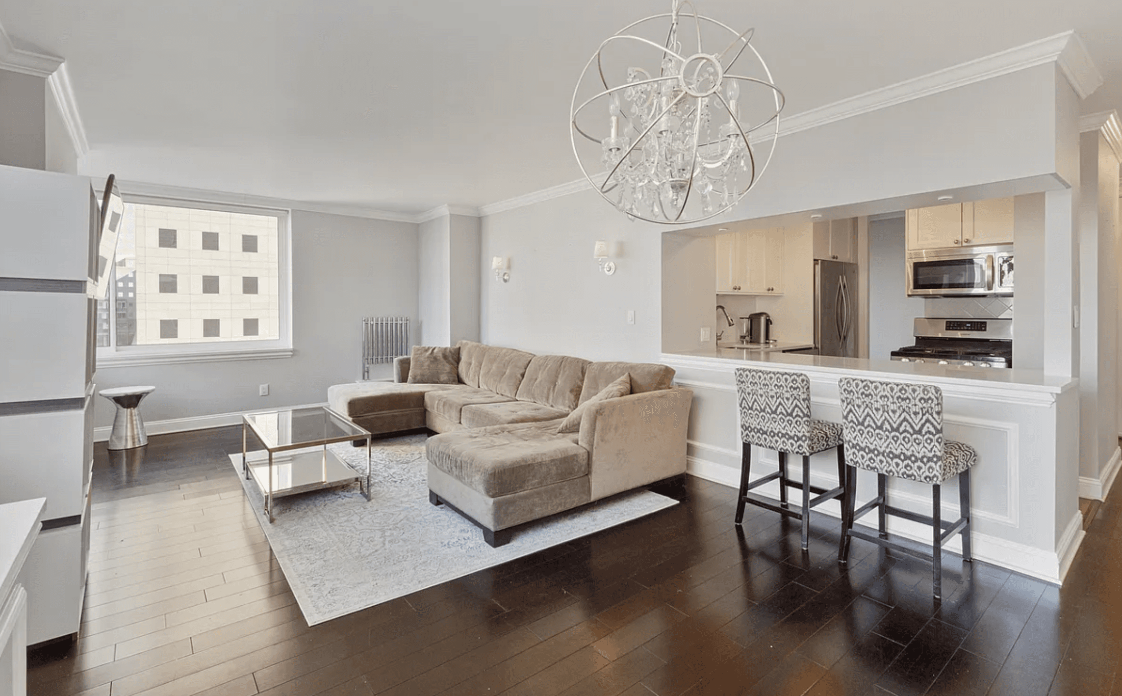 Amazing Downtown Two Bedroom Apartment