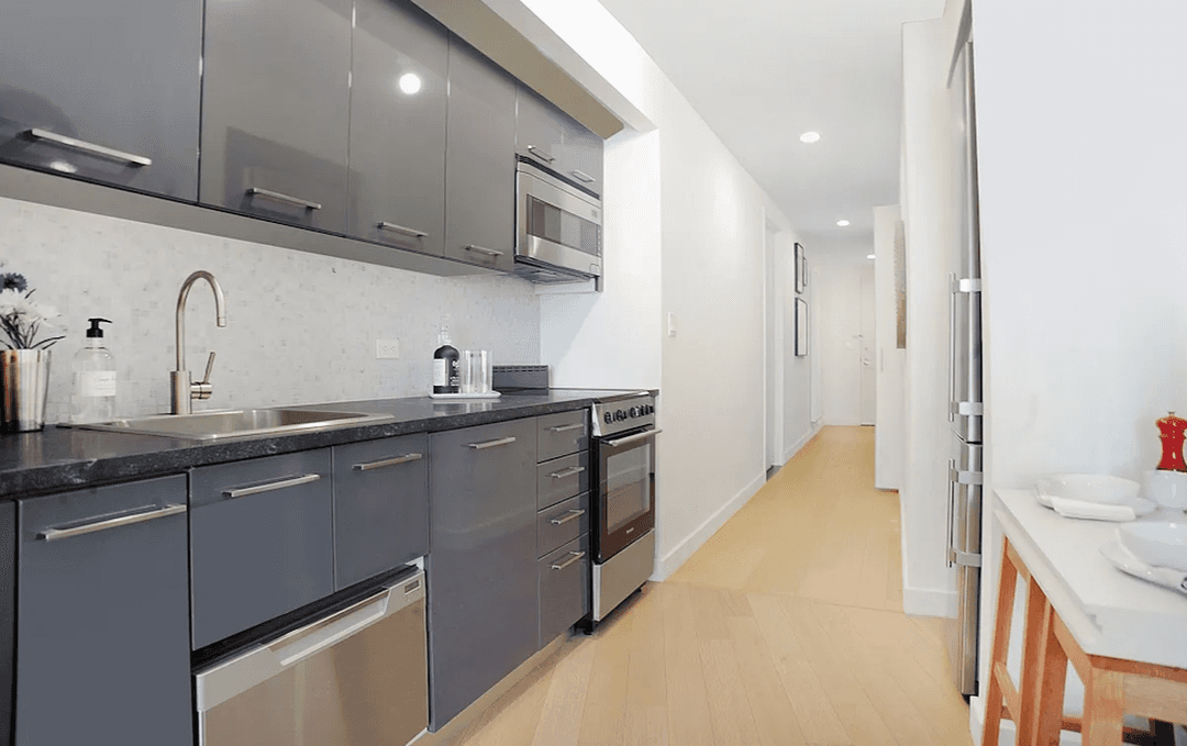 1 BED / 1 BATH LUXURY APARTMENT IN FINANCIAL DISTRICT