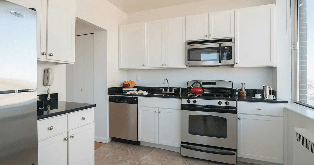 1 BED / 1 BATH ON RIVERSIDE BOULEVARD