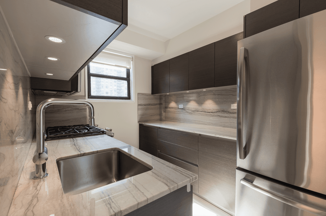 2 Beds, 1 Bath, Amenity Filled Murray Hill Building