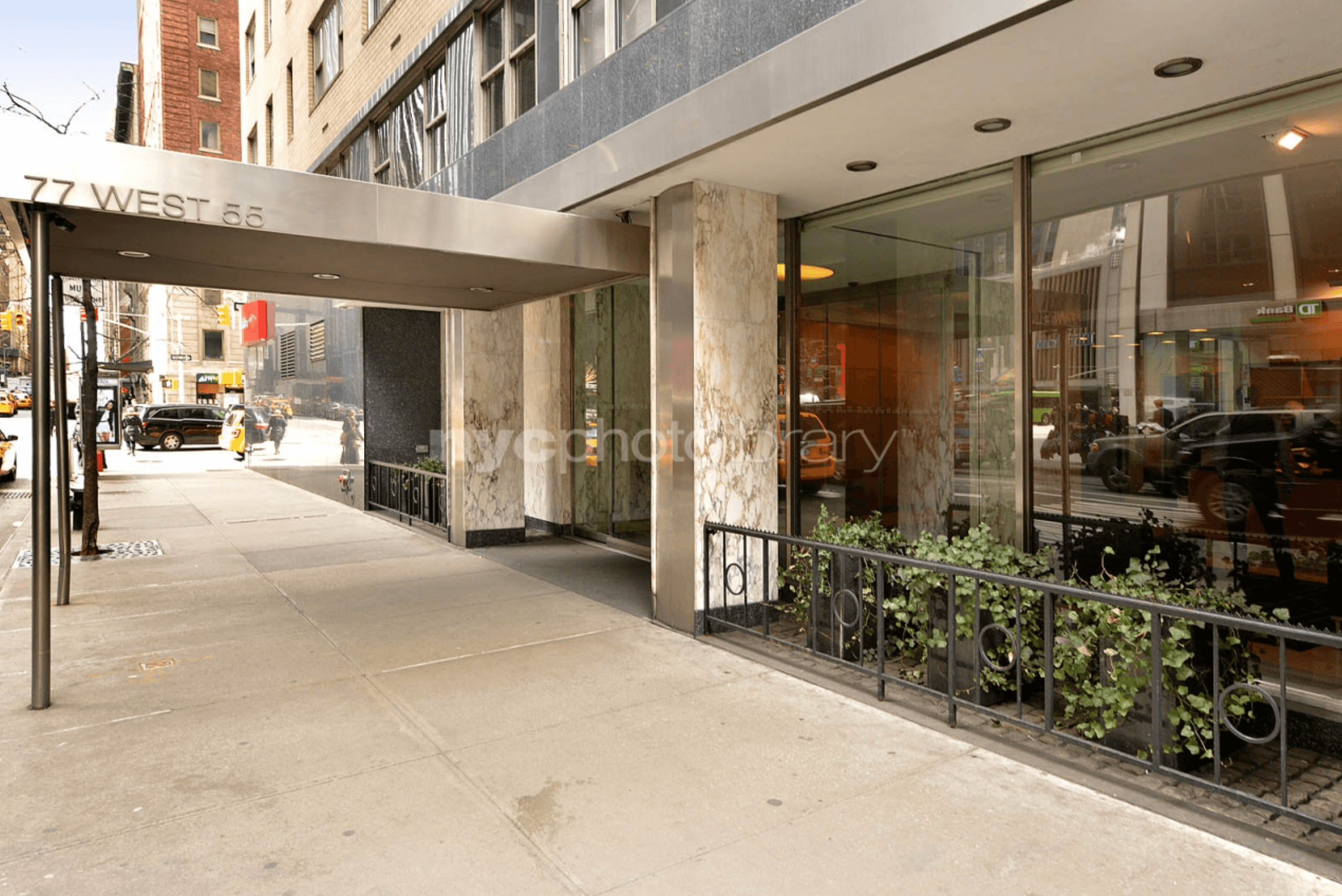 Renovated Luxurious 2BR/2BA Apt in Midtown