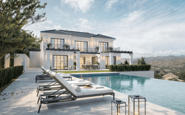 Charming 5 bedroom villa with breathtaking ocean views in Marbella East, La Mairena