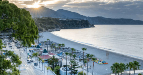 Beautiful contemporary 4 bedroom townhouse located near a sandy beach in a charming small town