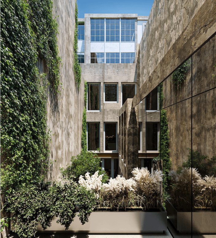 Stellar two- bedroom apartment with 37 sqm Terrace on iconic street in Porto