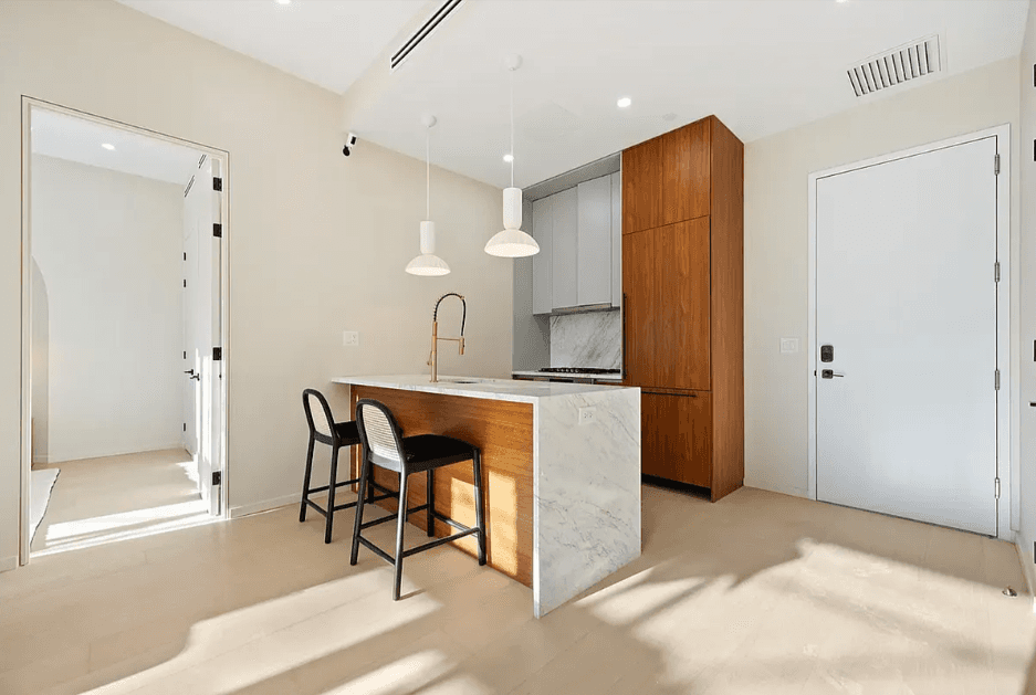 Oasis Astoria 4C
