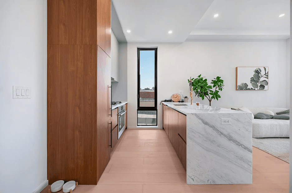 Oasis Astoria 4A