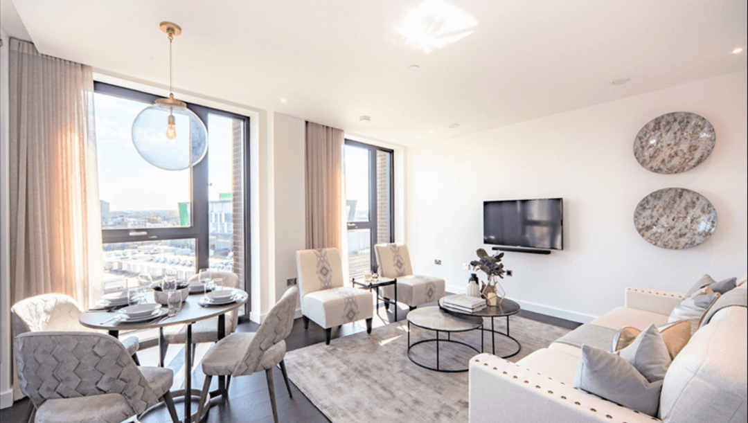 Luxury 2-Bed Apartment with Balcony in Prime Nine Elms
