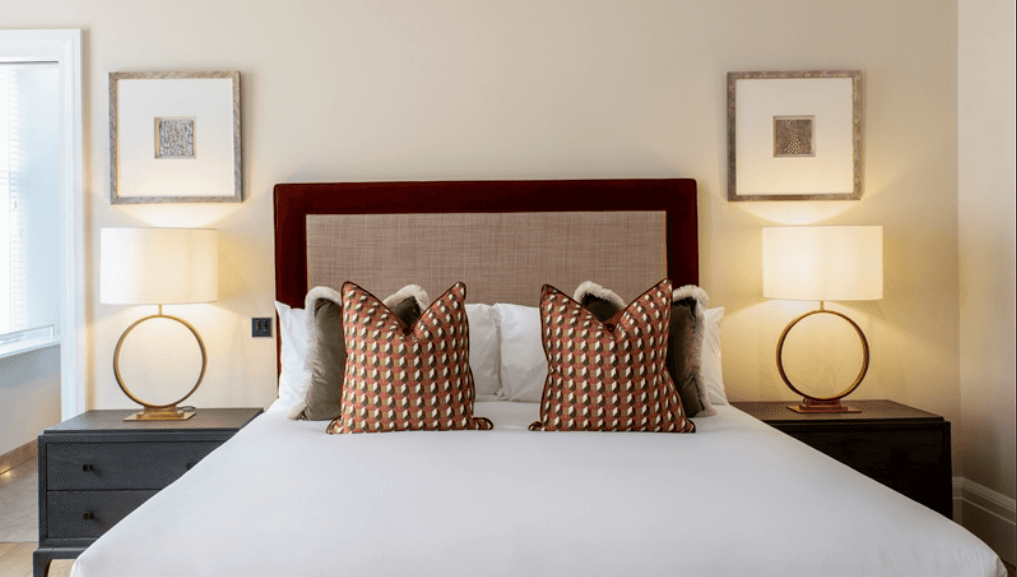 Exceptional Three Bedroom Lateral Apartment